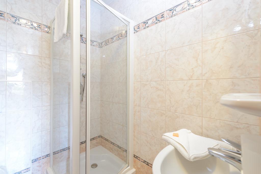 Pension Hiesel-Villa Untersbergblick Anthering Room photo